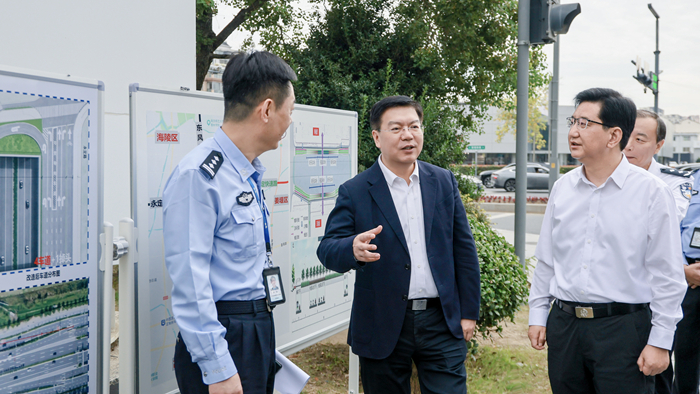 李晖调研“畅安交通绿波助行”民生实事项目